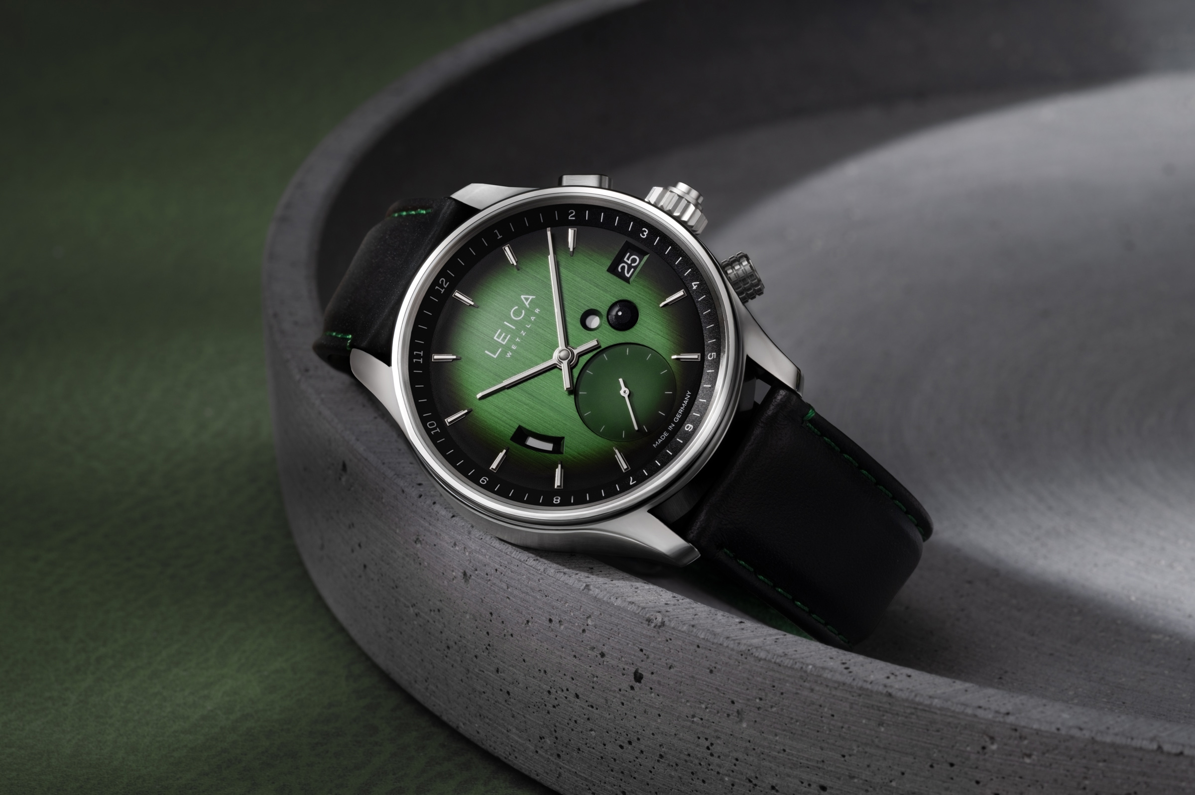 Leica ZM1 Urban Green with calfskin strap