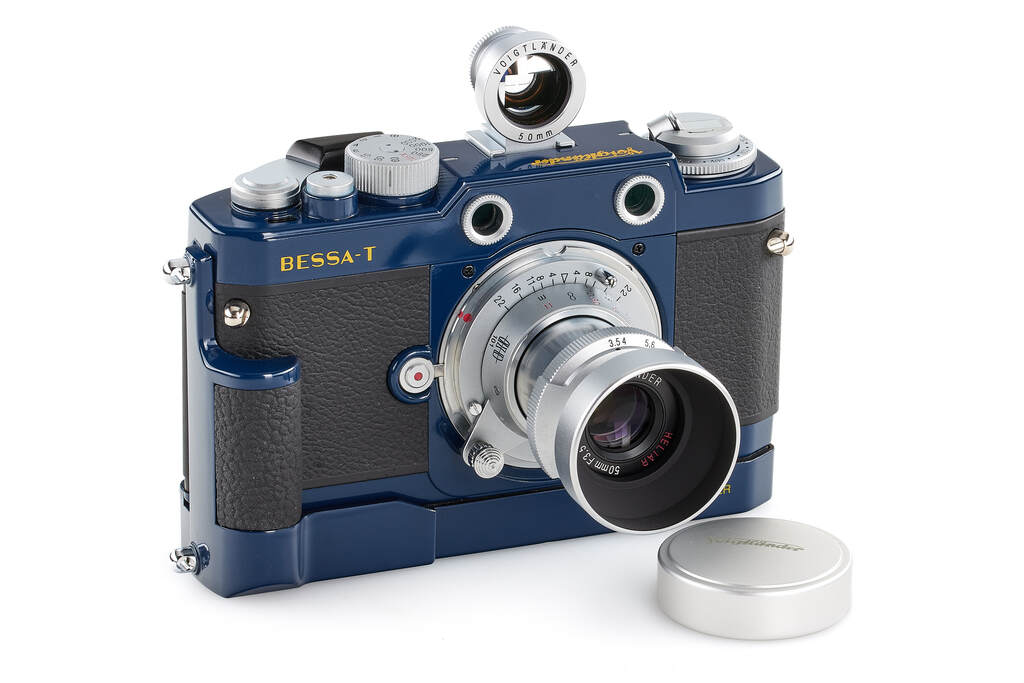 Voigtländer Bessa T "Heliar" outfit navy blue