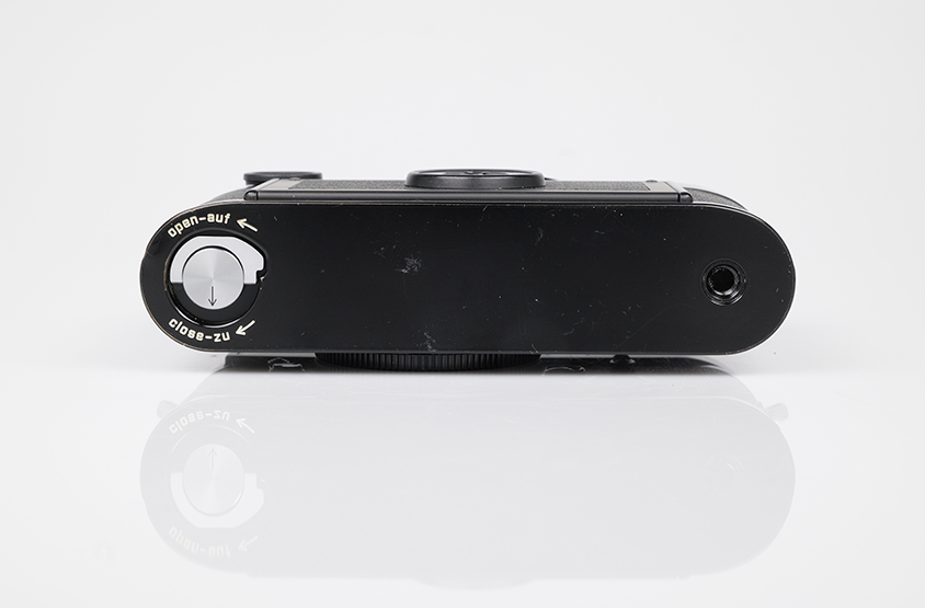 Leica MP 0.72, painted black