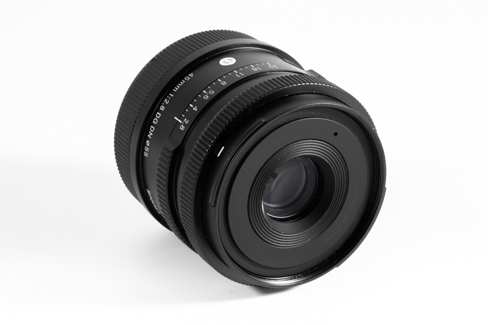 SIGMA 45 mm f2.8 DG DN. SIGMA 45 mm f2.8 DG DN.