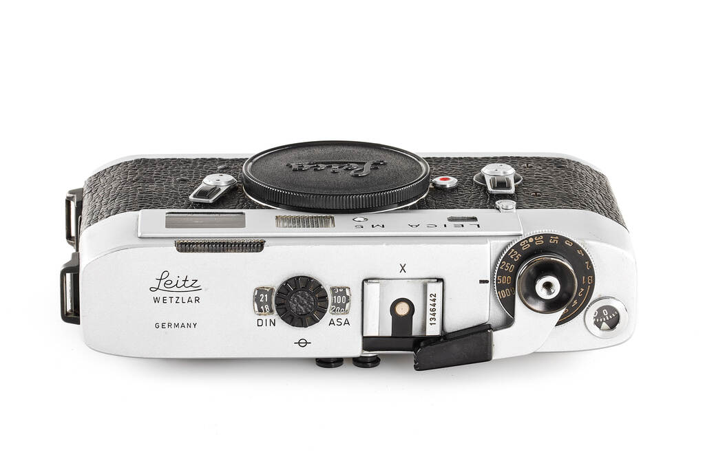Leica M5 chrome 2-lug