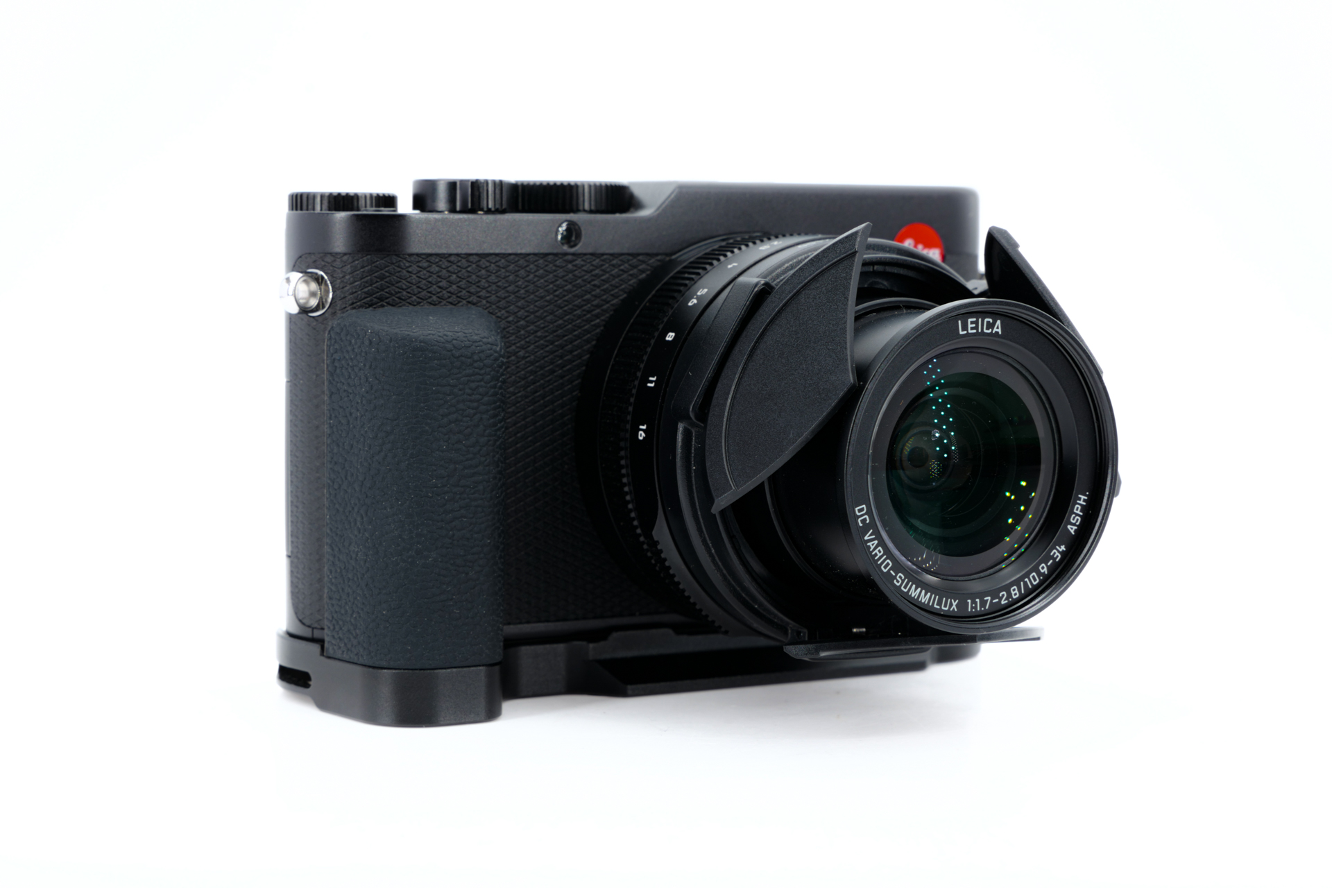 LEICA D-LUx 8 painted black