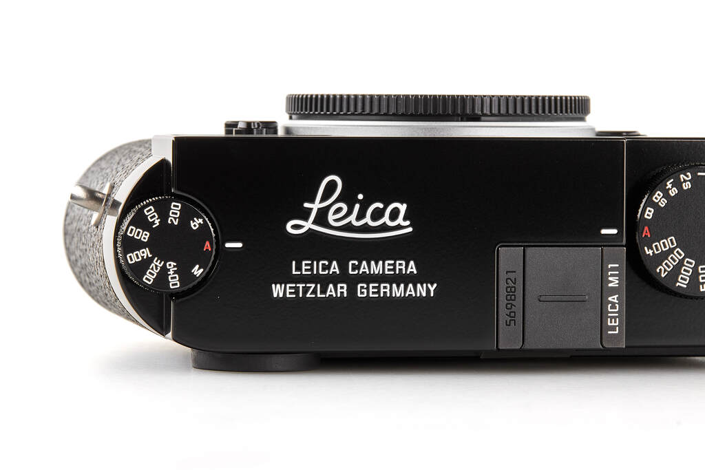 Leica M11 20230 glossy black paint - with 2 years of guarantee
