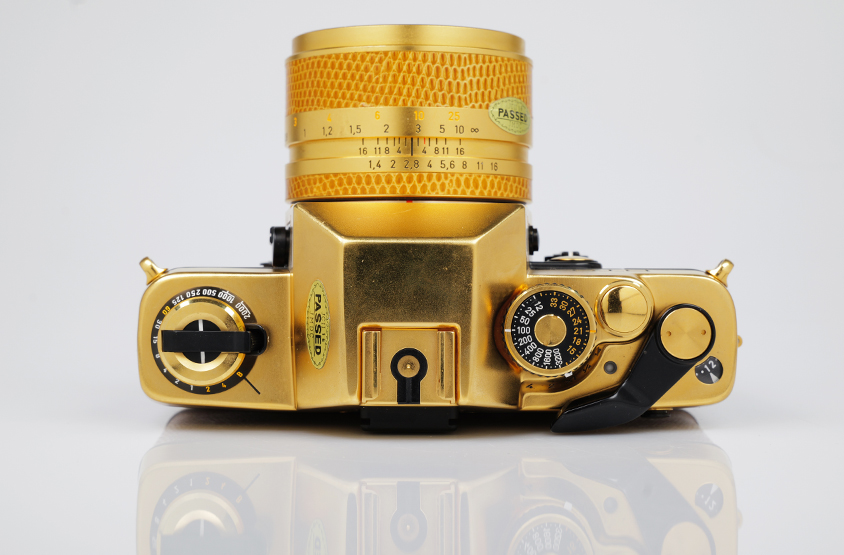 Contax RTS including Carl Zeiss Planar T* 50 mm f/1.4 Gold Limited