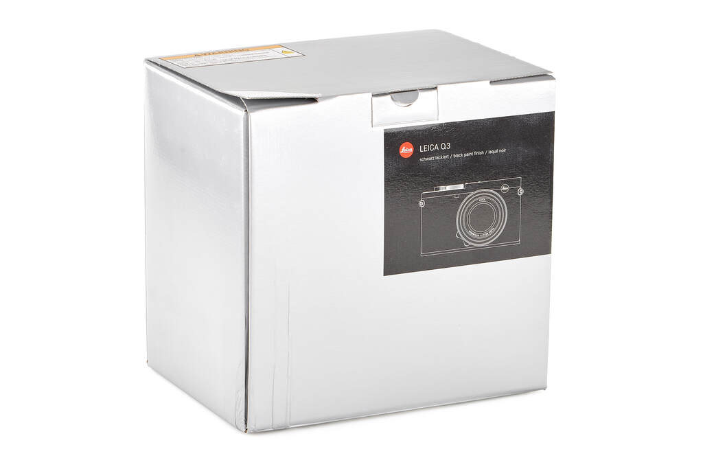Leica Q3 19080 - like new with one year guarantee