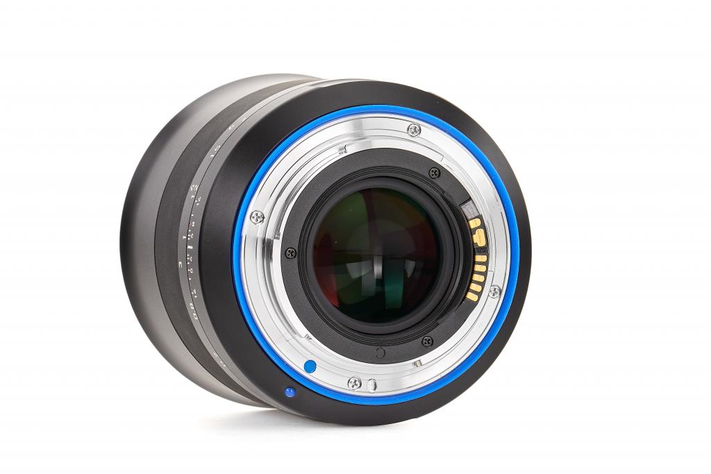 Zeiss Milvus 1:1.4/50mm f. Canon (inkl. Sonnenblende) Zeiss Milvus 1:1.4/50mm f. Canon (inkl. Sonnenblende)