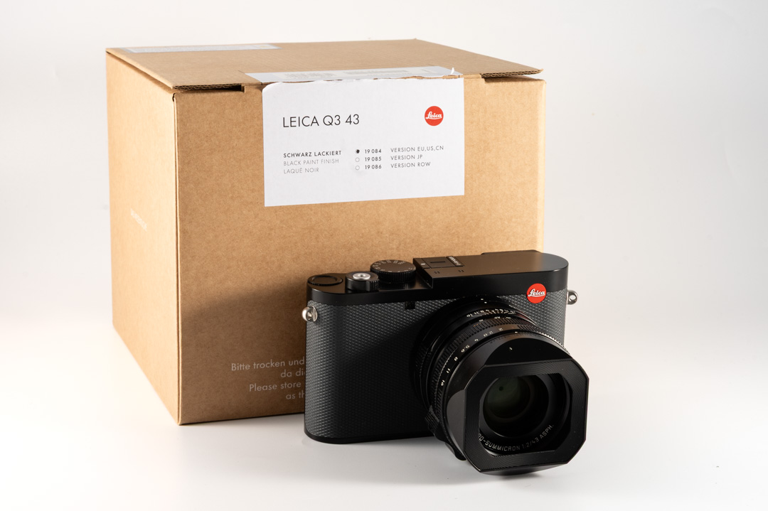 Leica Q3 43, schwarz lack.(Version EU/US/CN) (19084)