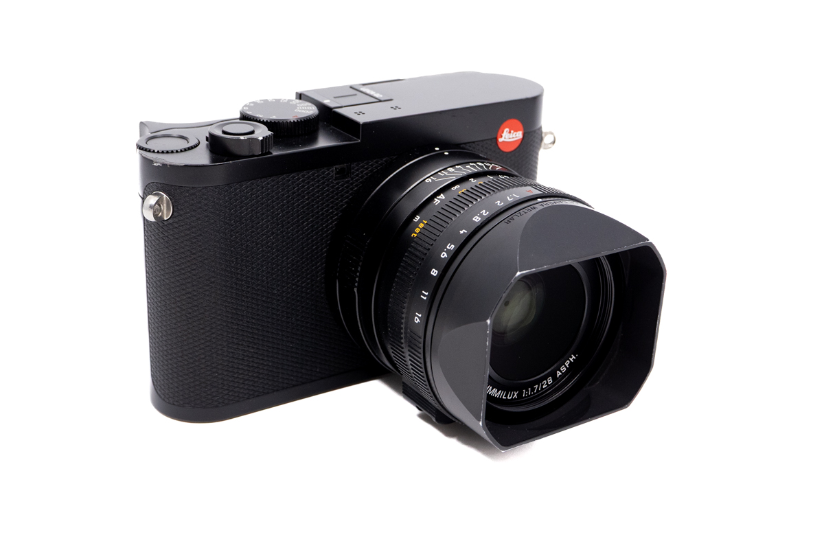 Leica Q2, black.