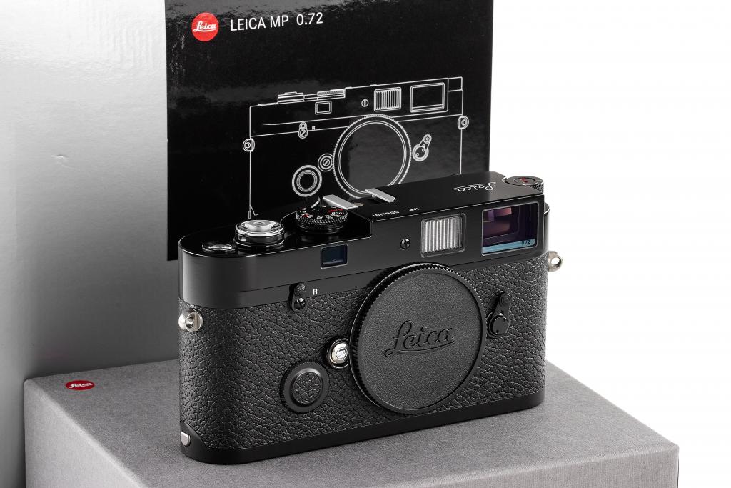 Leica MP (0.72) 10302 Black Paint - like new with one year of guarantee