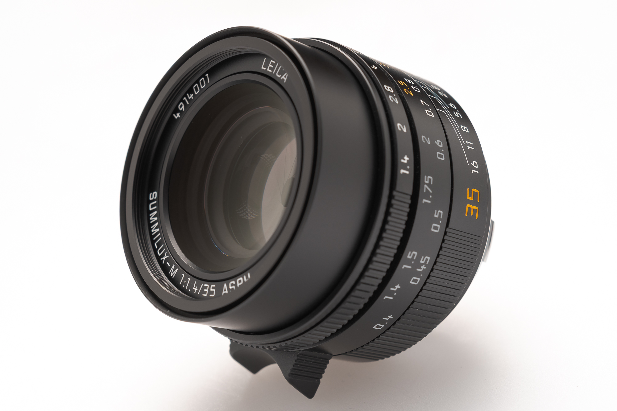 Leica 35mm Summilux-M f/1.4 ASPH, Black Anodized Leica 35mm Summilux-M f/1.4 ASPH, Black Anodized