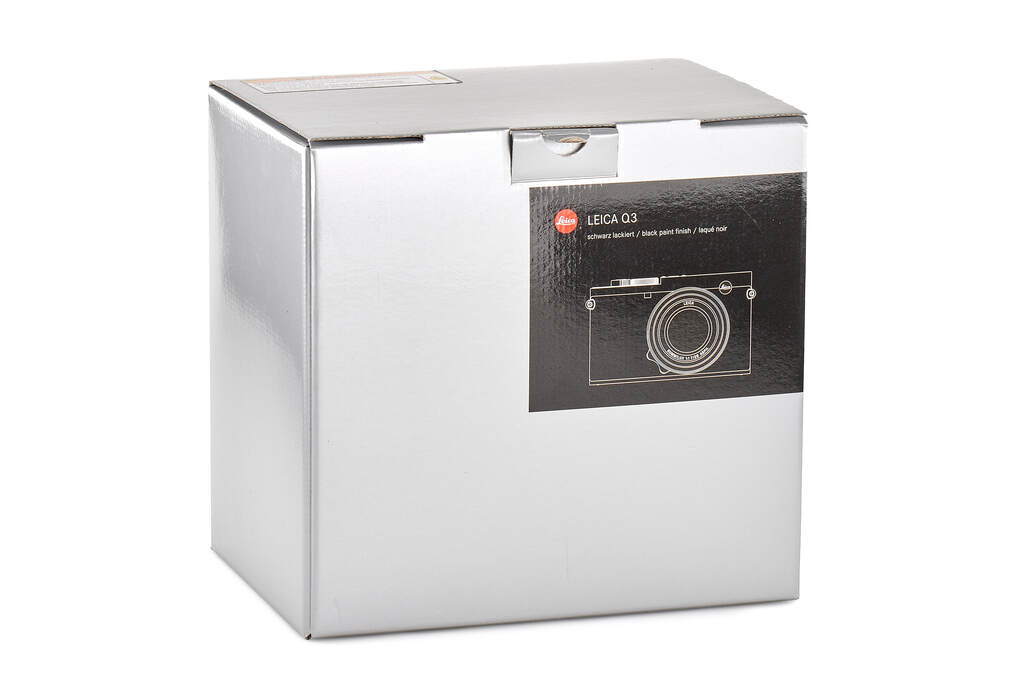 Leica Q3 19080 - like new with one year guarantee
