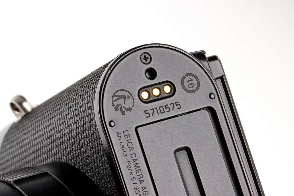 Leica Q3 19080 - with one year guarantee
