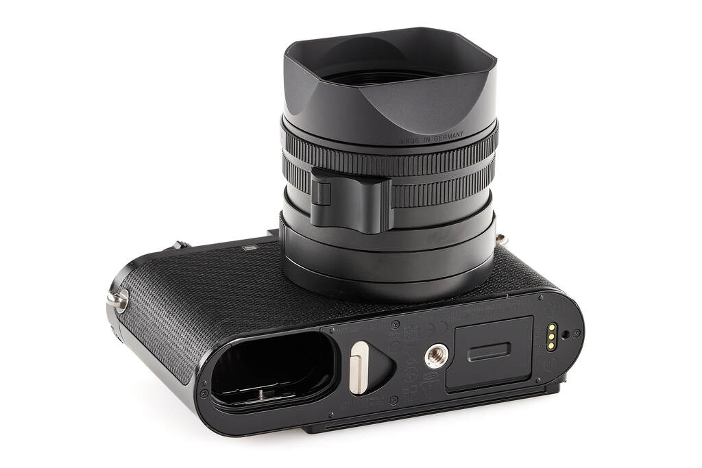 Leica Q3 19080 - like new with one year guarantee