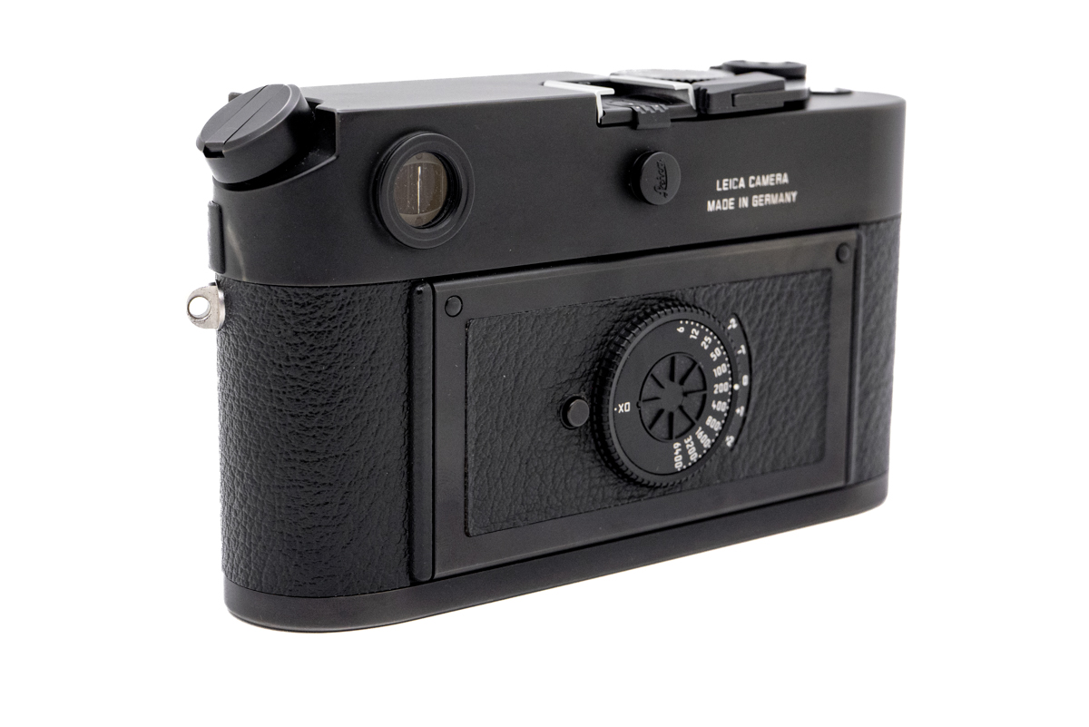 Leica M7, 0.85x, black.