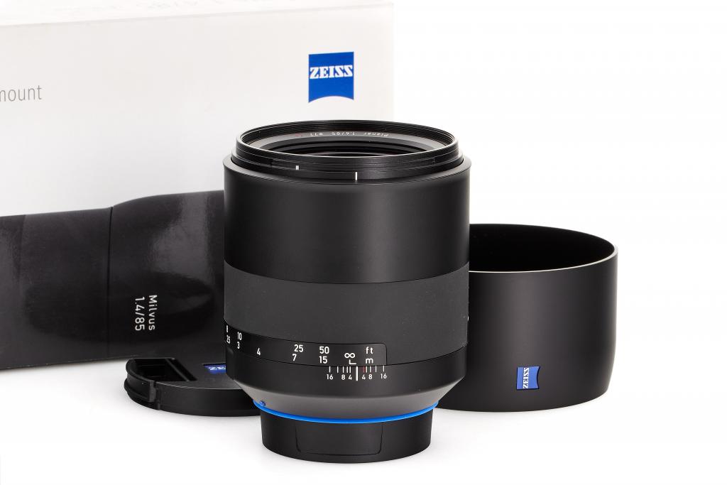 Zeiss Milvus 1:1.4/85mm f. Canon (inkl. Sonnenblende) Zeiss Milvus 1:1.4/85mm f. Canon (inkl. Sonnenblende)