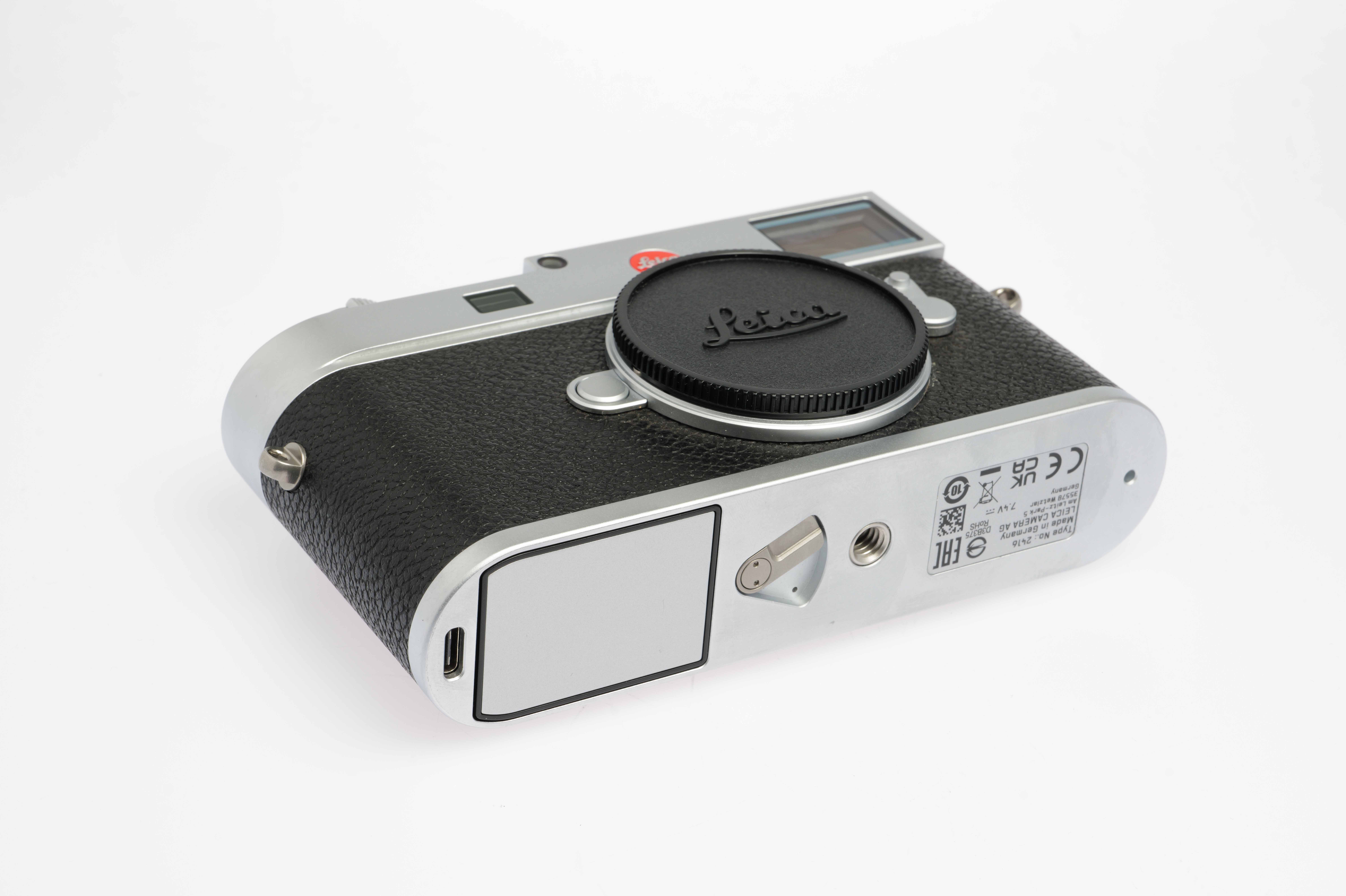 Leica M11, silbern verchromt with original packaging