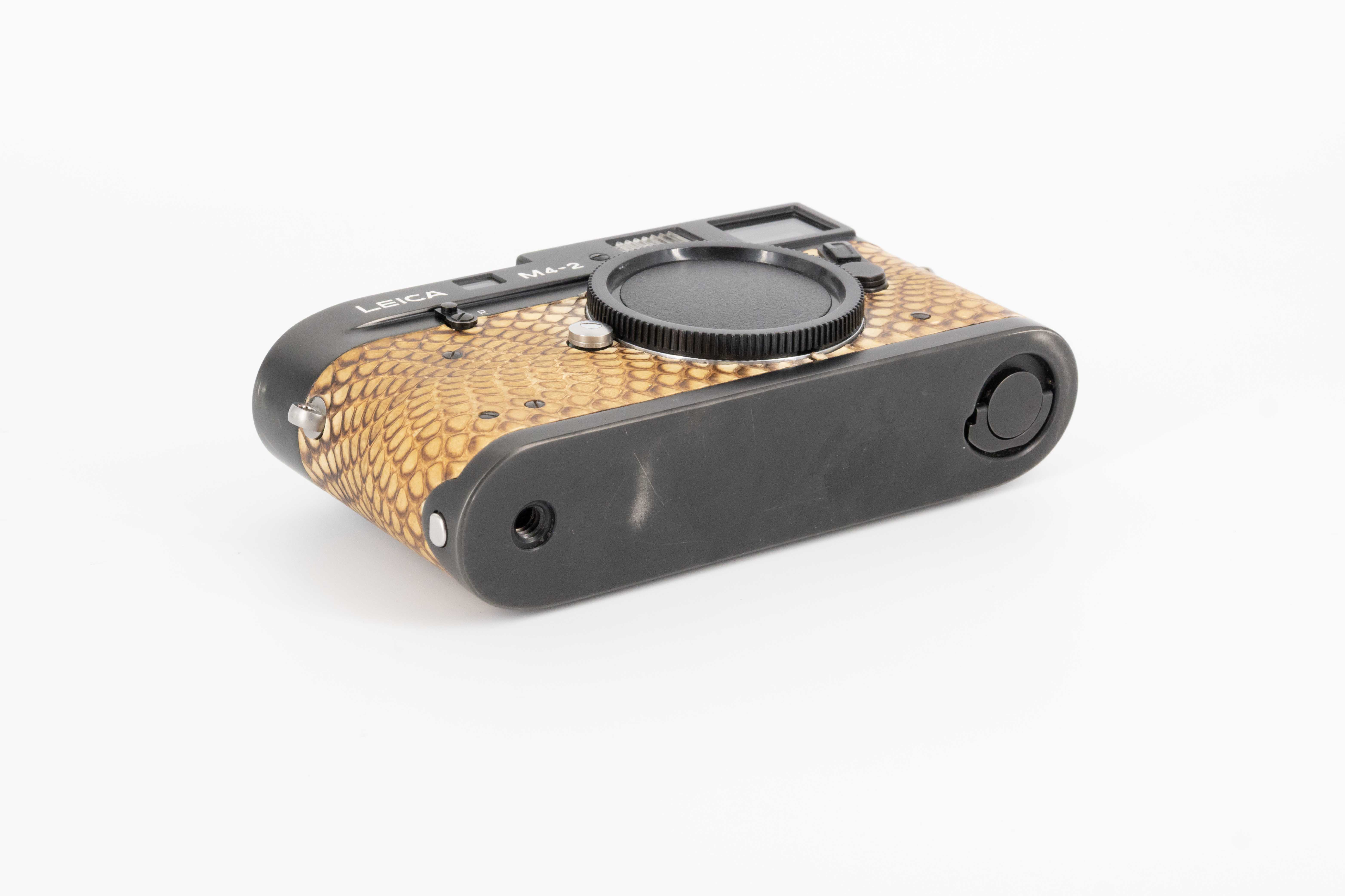 Leica M4-2 black chrome-plated, modified with Cobra leather