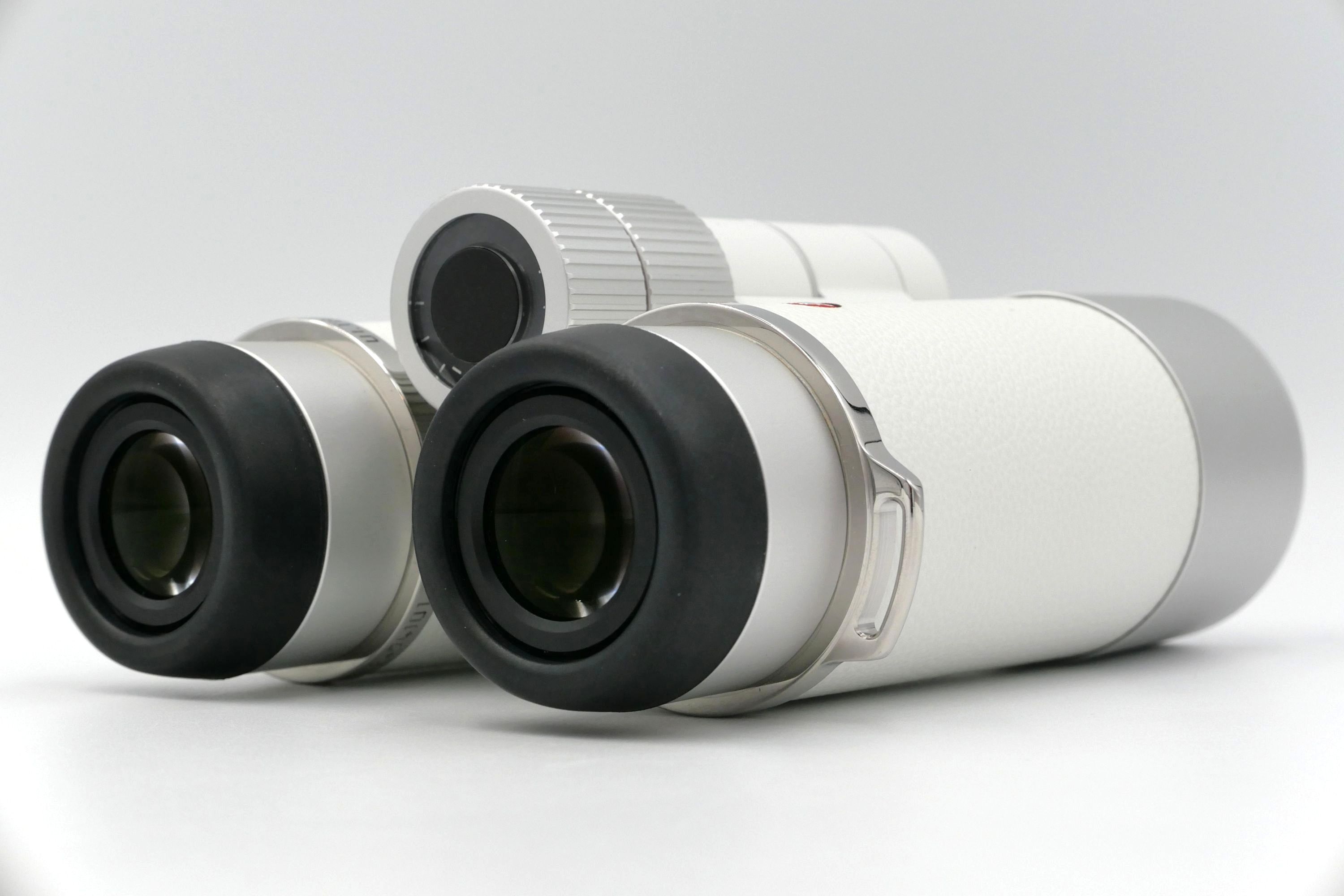 Leica Ultravid 7x42 "White Ocean"