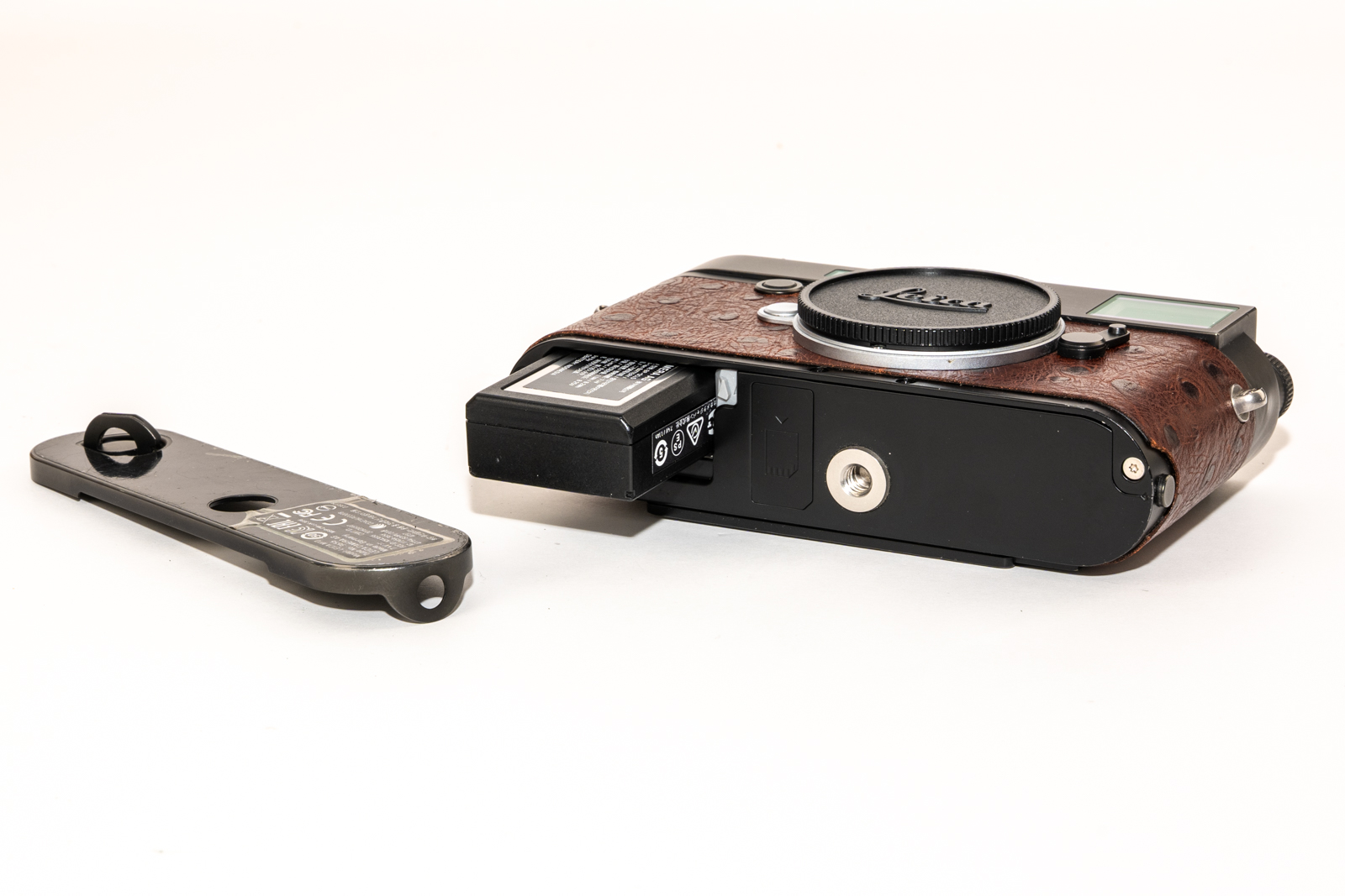 Leica M10, black chrome finish with ostrich leather brown