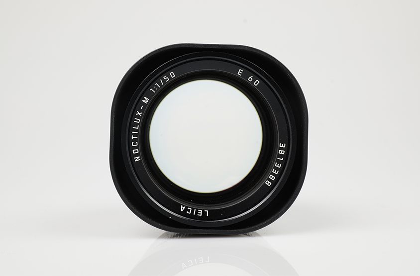 Leica NOCTILUX-M 1/50 m. Sliding lens hood
