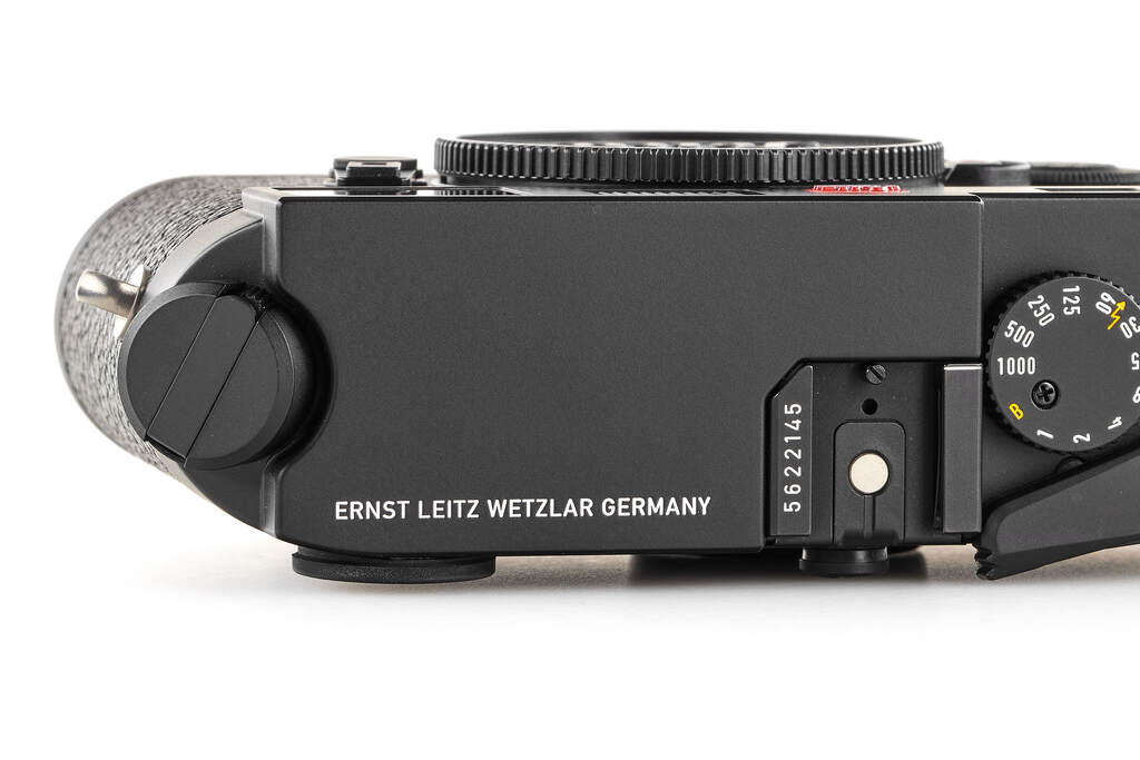 Leica M6 reissued 10557 - like new with 2 years guarantee