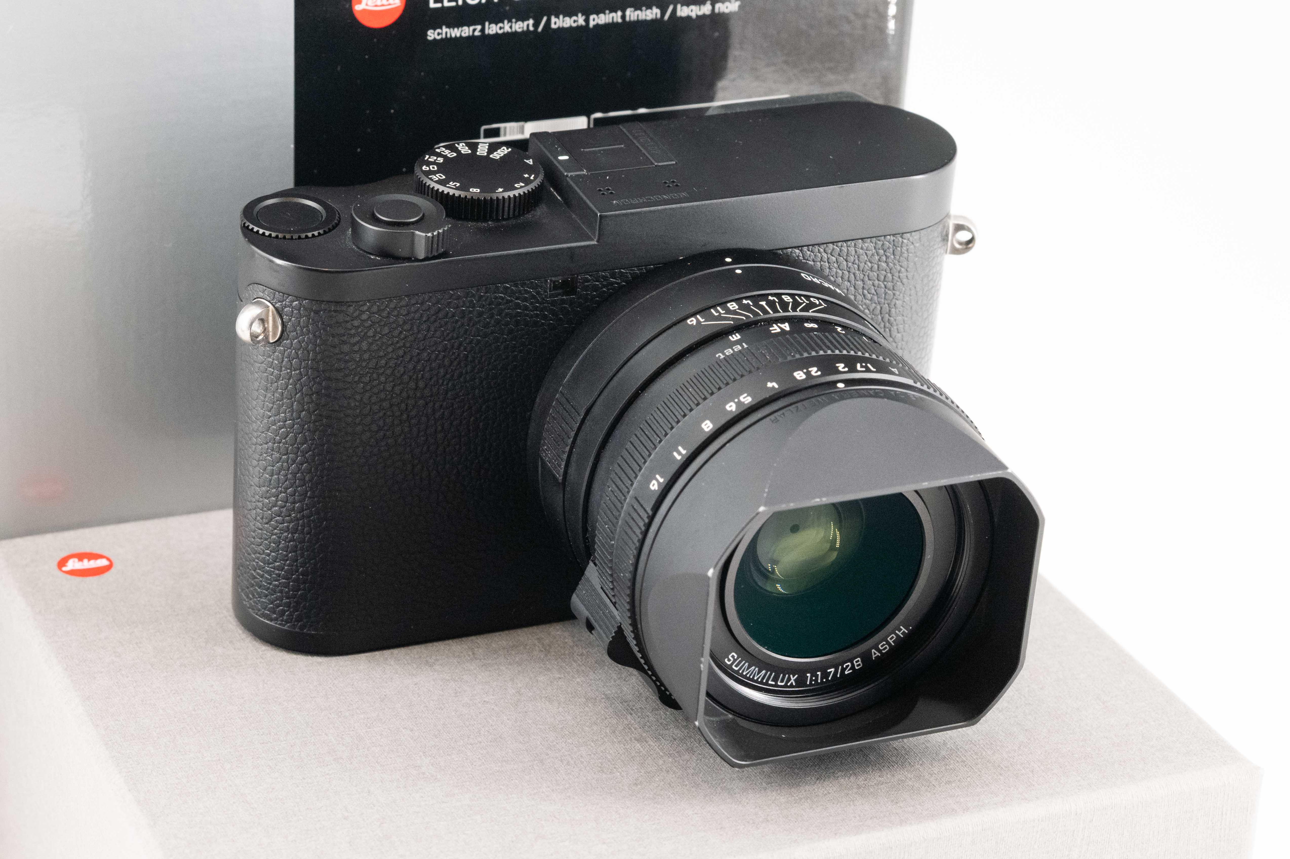 Leica Q2 Monochrom 19055
