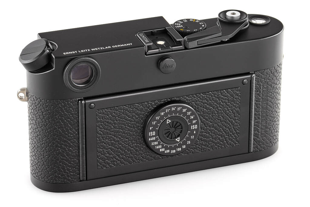 Leica M6 reissued 10557 black  - like new with two year guarantee