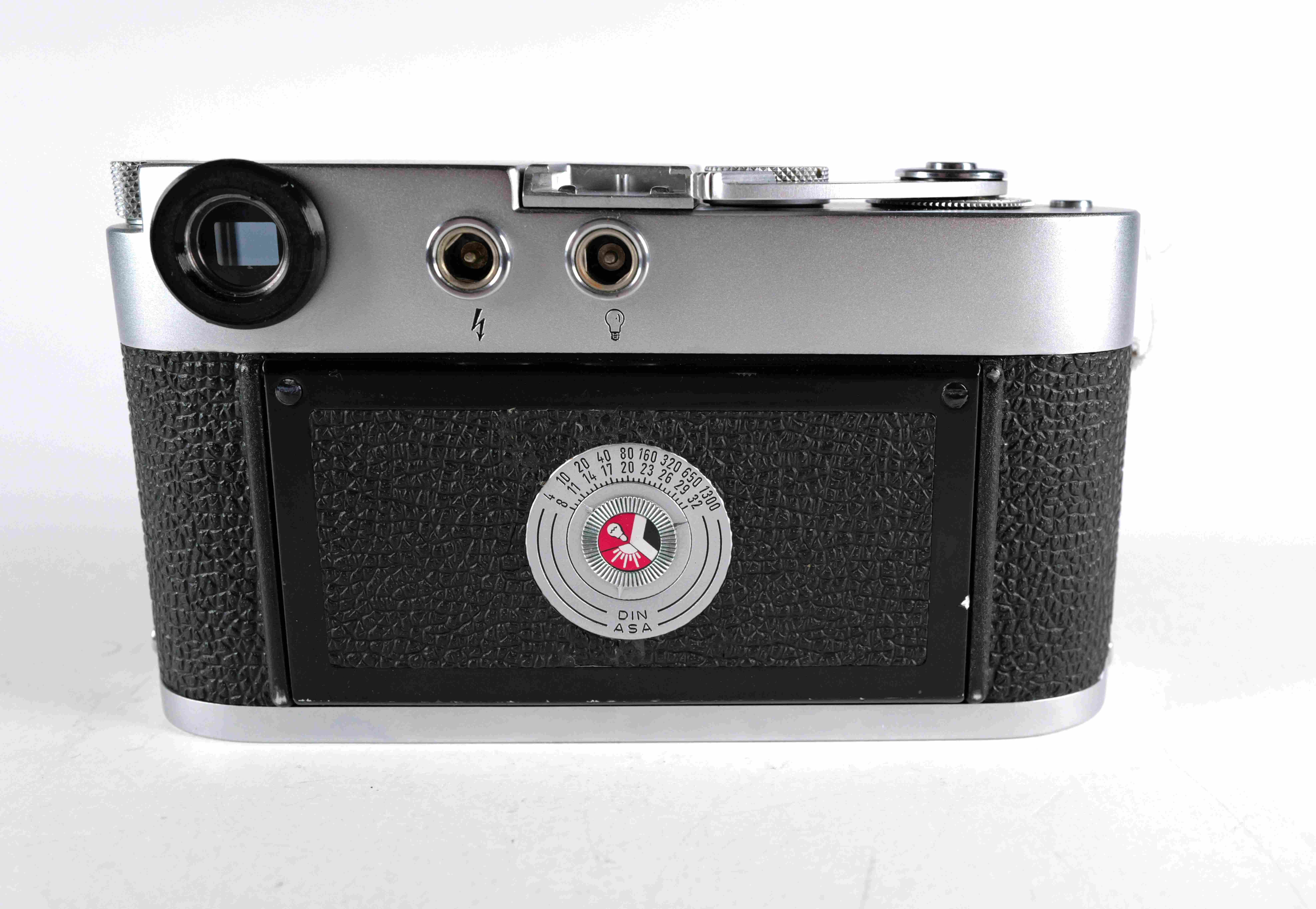Leica M2, silver-chrome finish