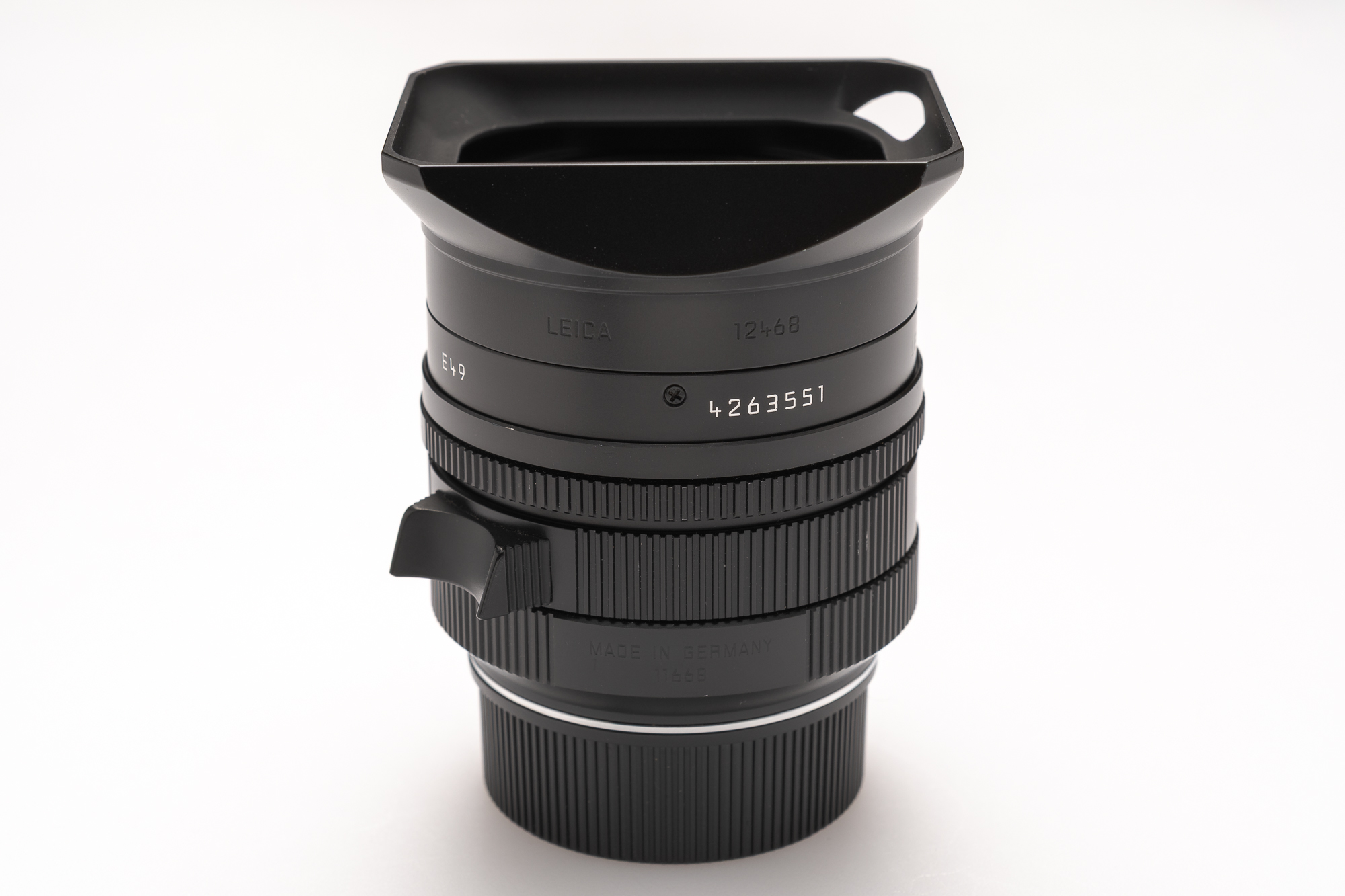 Leica 28mm Summilux-M f/1.4 ASPH., Black Anodized Leica 28mm Summilux-M f/1.4 ASPH., Black Anodized