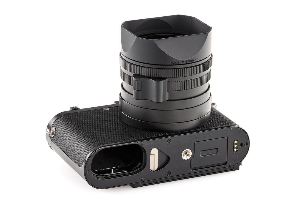 Leica Q3 19080 - like new with one year guarantee