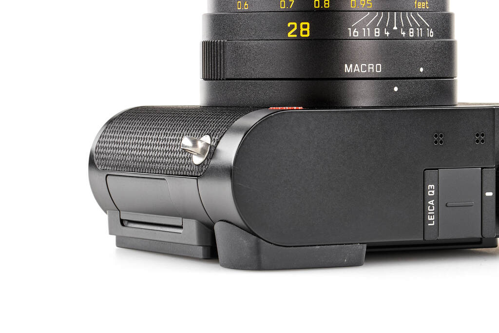 Leica Q3 19080 - like new with one year guarantee