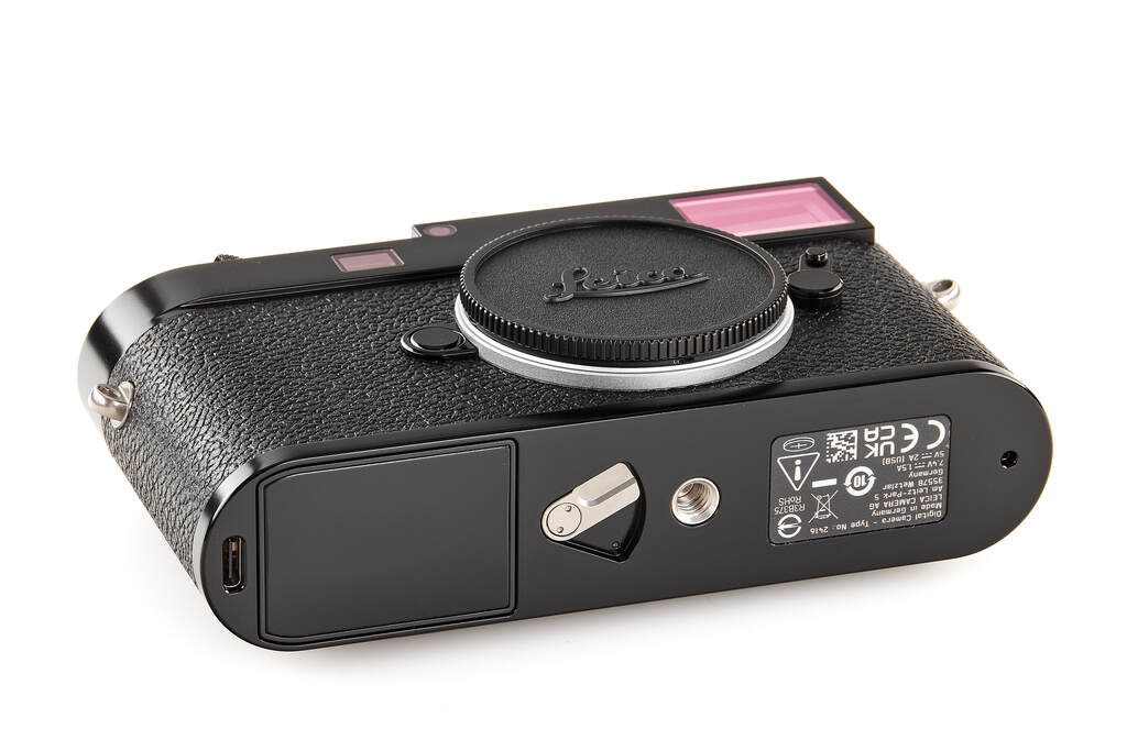 Leica M11 20230 glossy black paint - with 2 years of guarantee