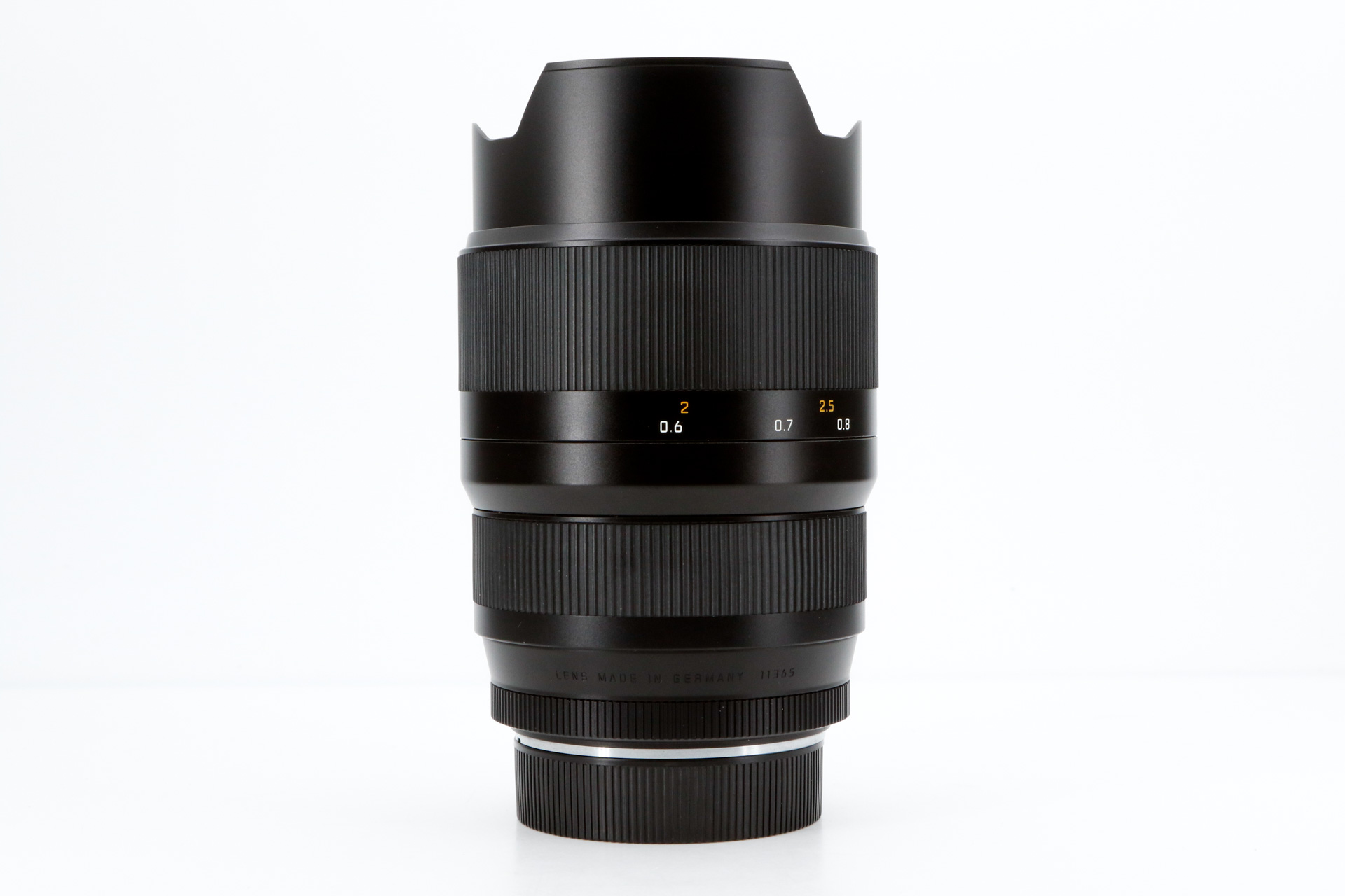 LEICA Vario-Elmarit-R 1:2,8-4,5/28-90mm ASPH. LEICA Vario-Elmarit-R 1:2,8-4,5/28-90mm ASPH.