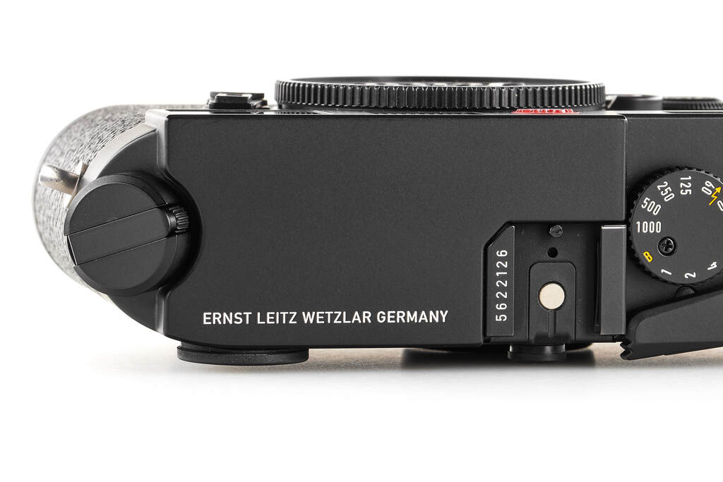 Leica M6 reissued 10557 - like new with 2 years guarantee