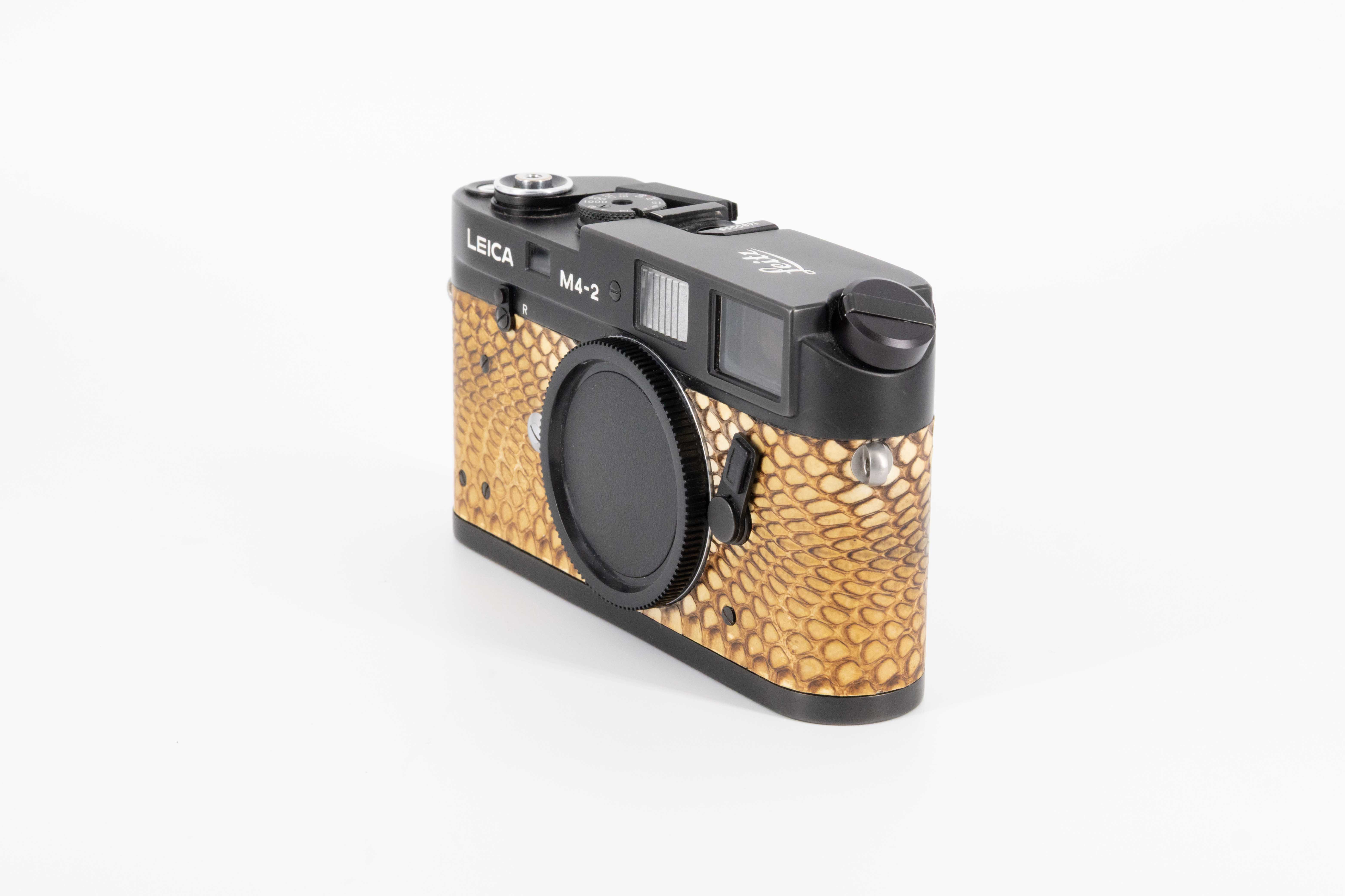 Leica M4-2 black chrome-plated, modified with Cobra leather