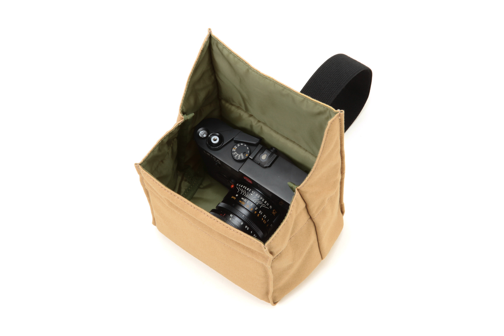 Artisan&Artist Canvas camera pouch ACAM 75 BEG