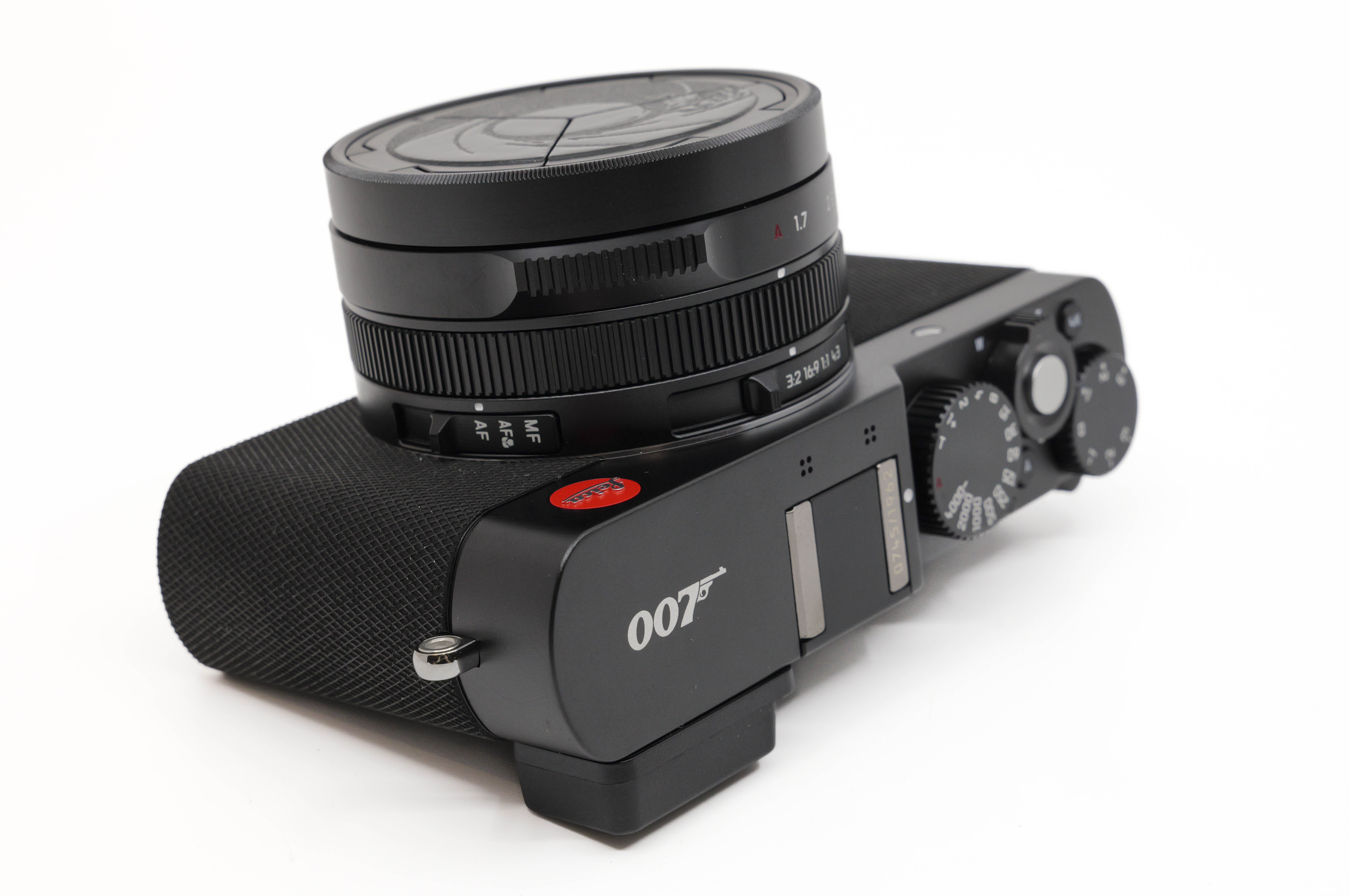 D-LUX 7 SPECIAL EDITION "007"