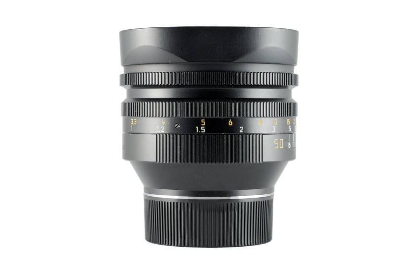 Leica Noctilux-M 1:1/50 m. Sliding lens hood 6bit 11822