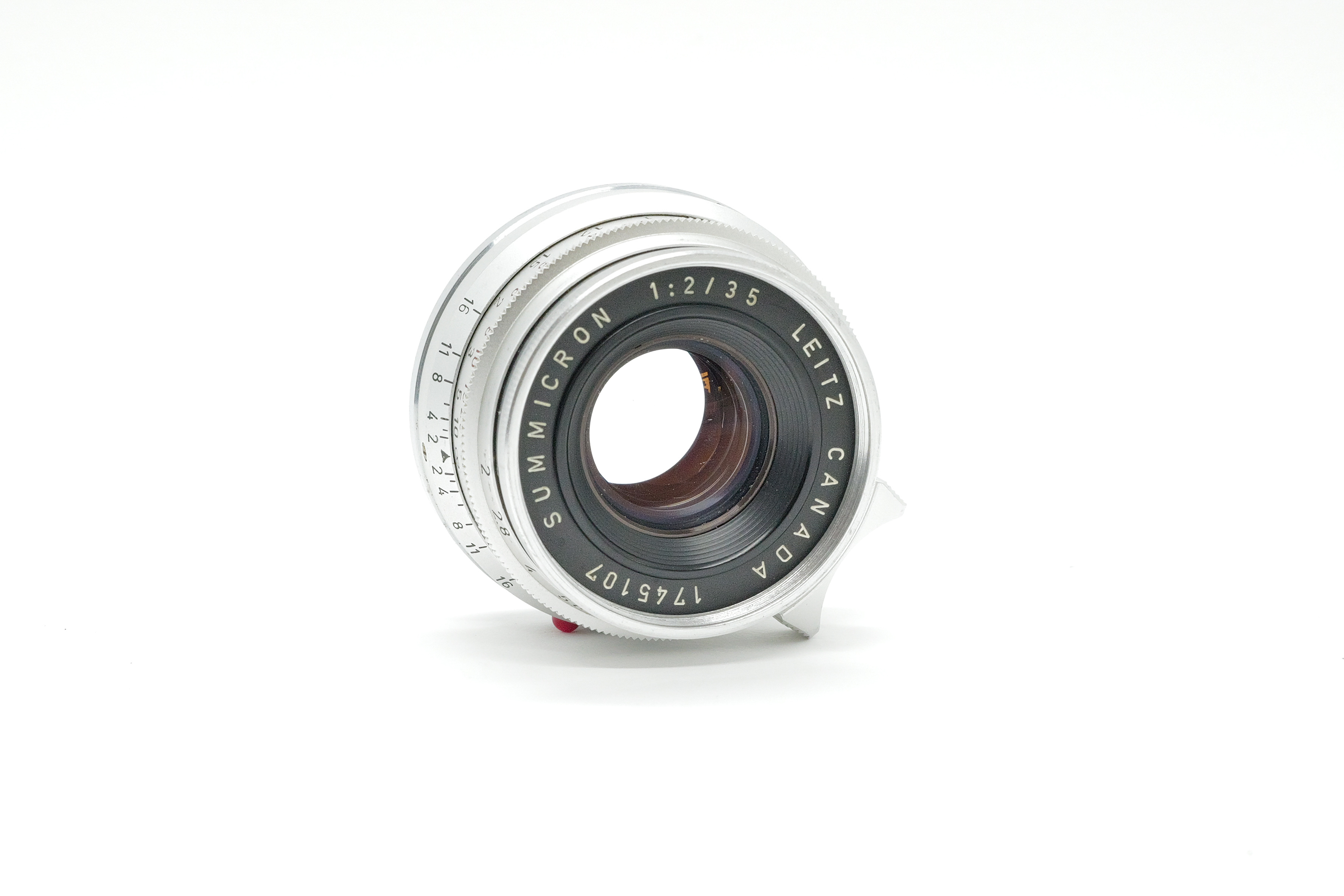 Leica Summicron-M 35mm f.2, silver. 8 elements