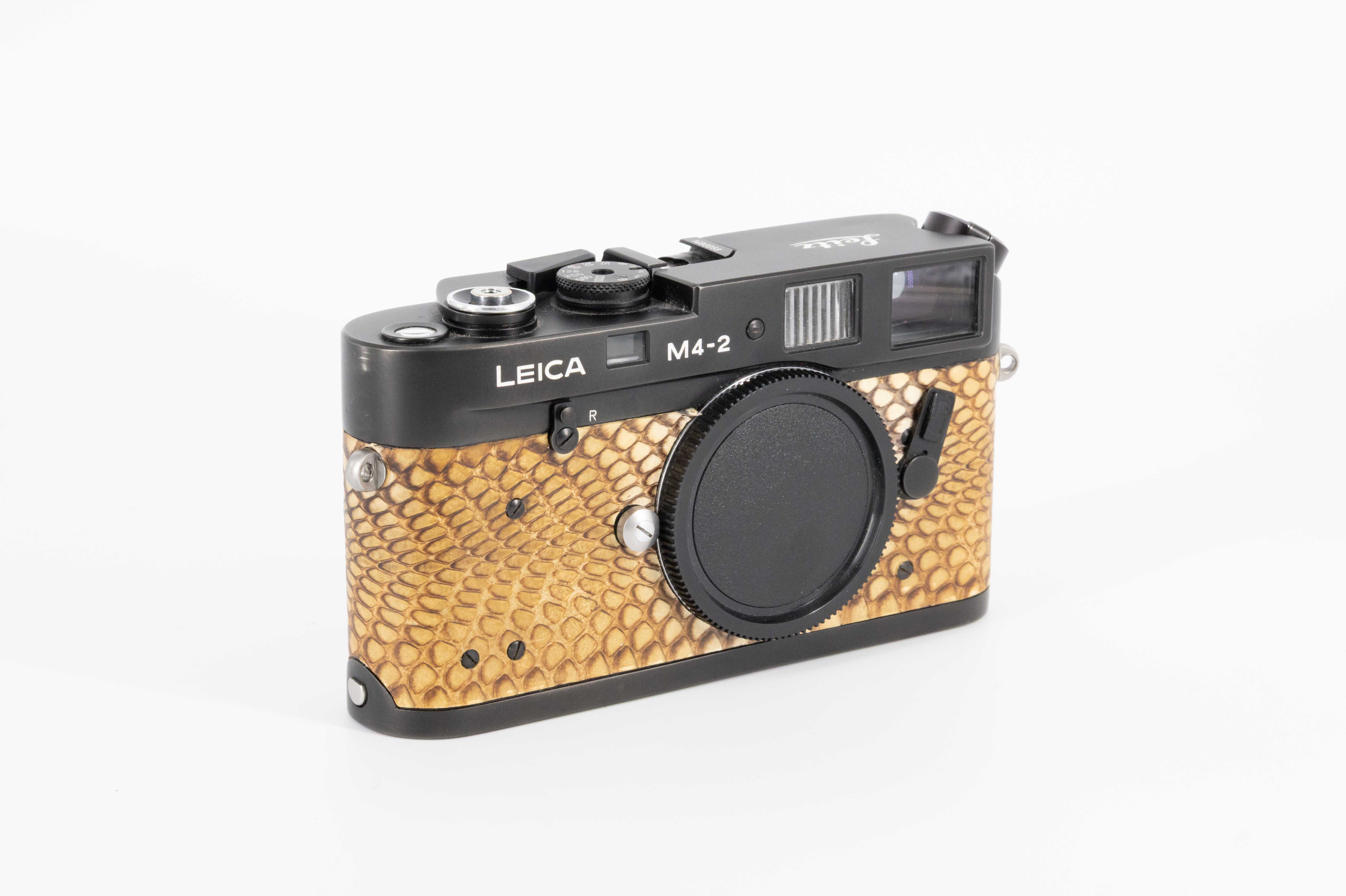 Leica M4-2 black chrome-plated, modified with Cobra leather