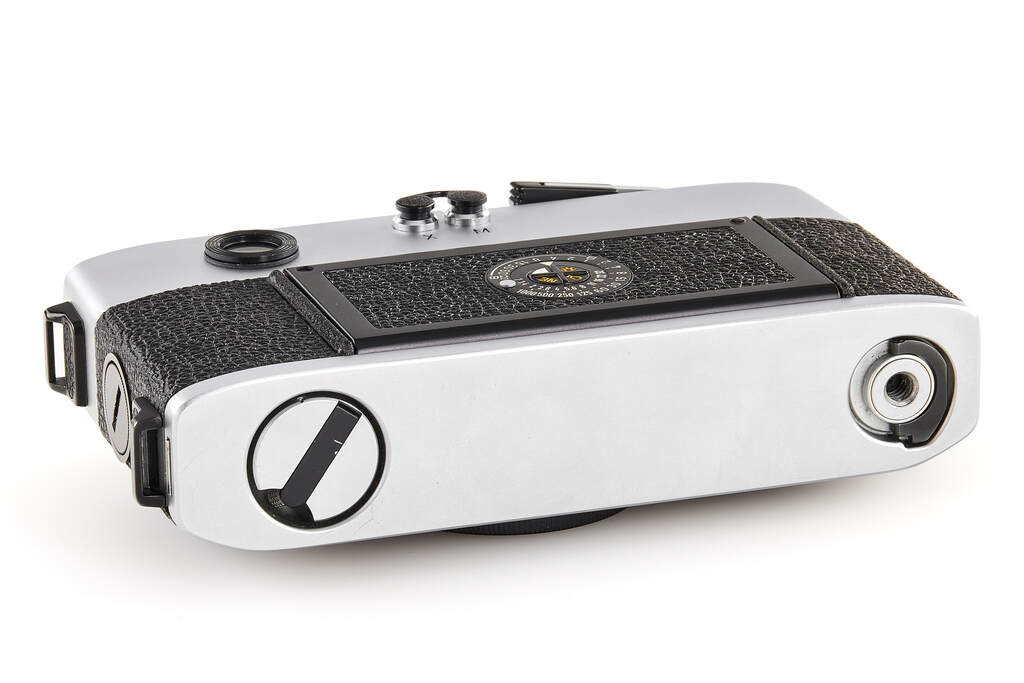 Leica M5 chrome 2-lug