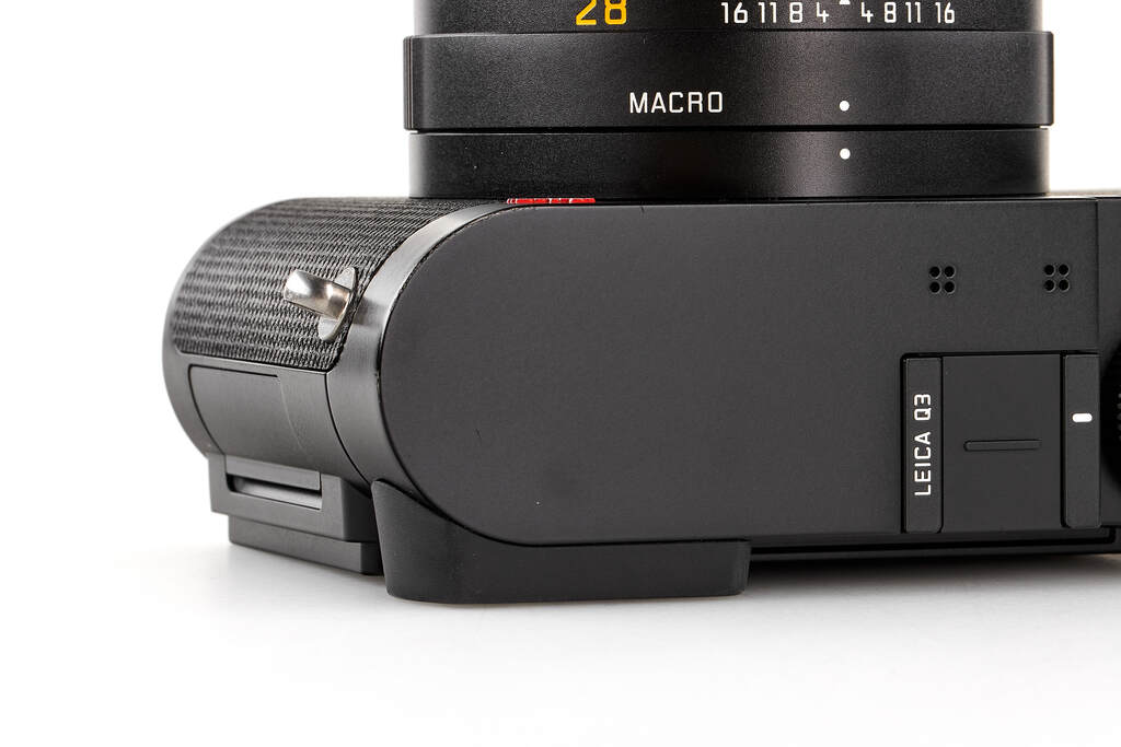Leica Q3 19080 - with one year guarantee