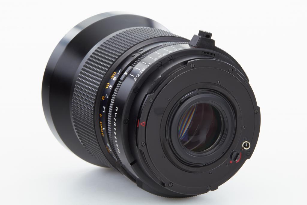 Carl Zeiss f. Hasselblad 2000FC 50/2,8 Distagon F T* Carl Zeiss f. Hasselblad 2000FC 50/2,8 Distagon F T*