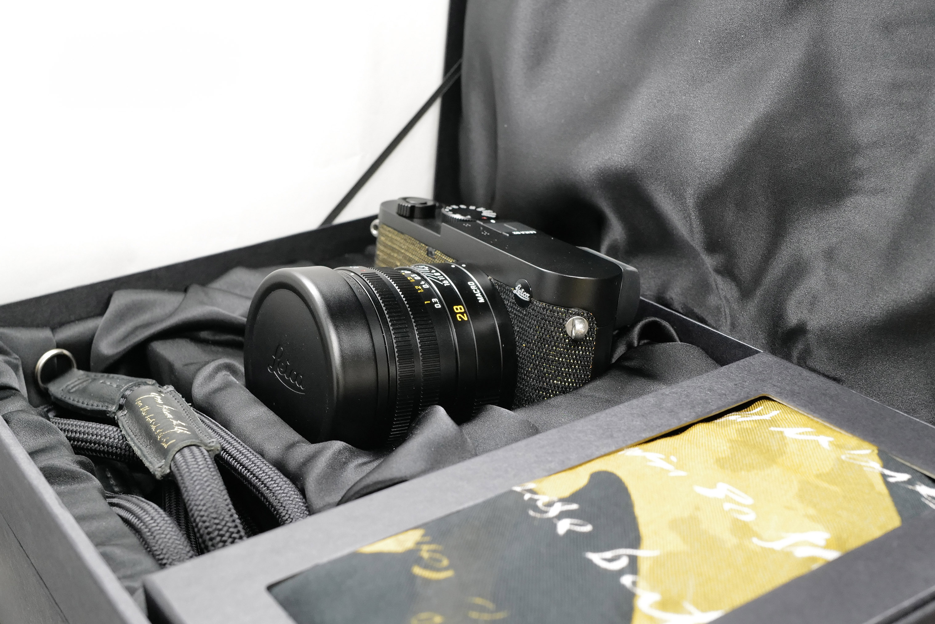 Leica Q2 "Dawn“ by Seal (Version EU/US/JP)
