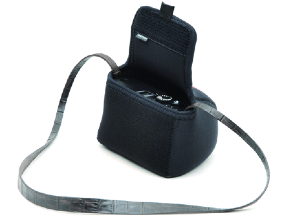 Artisan&Artist Chloroprene camera pouch ACAM 414 BLK