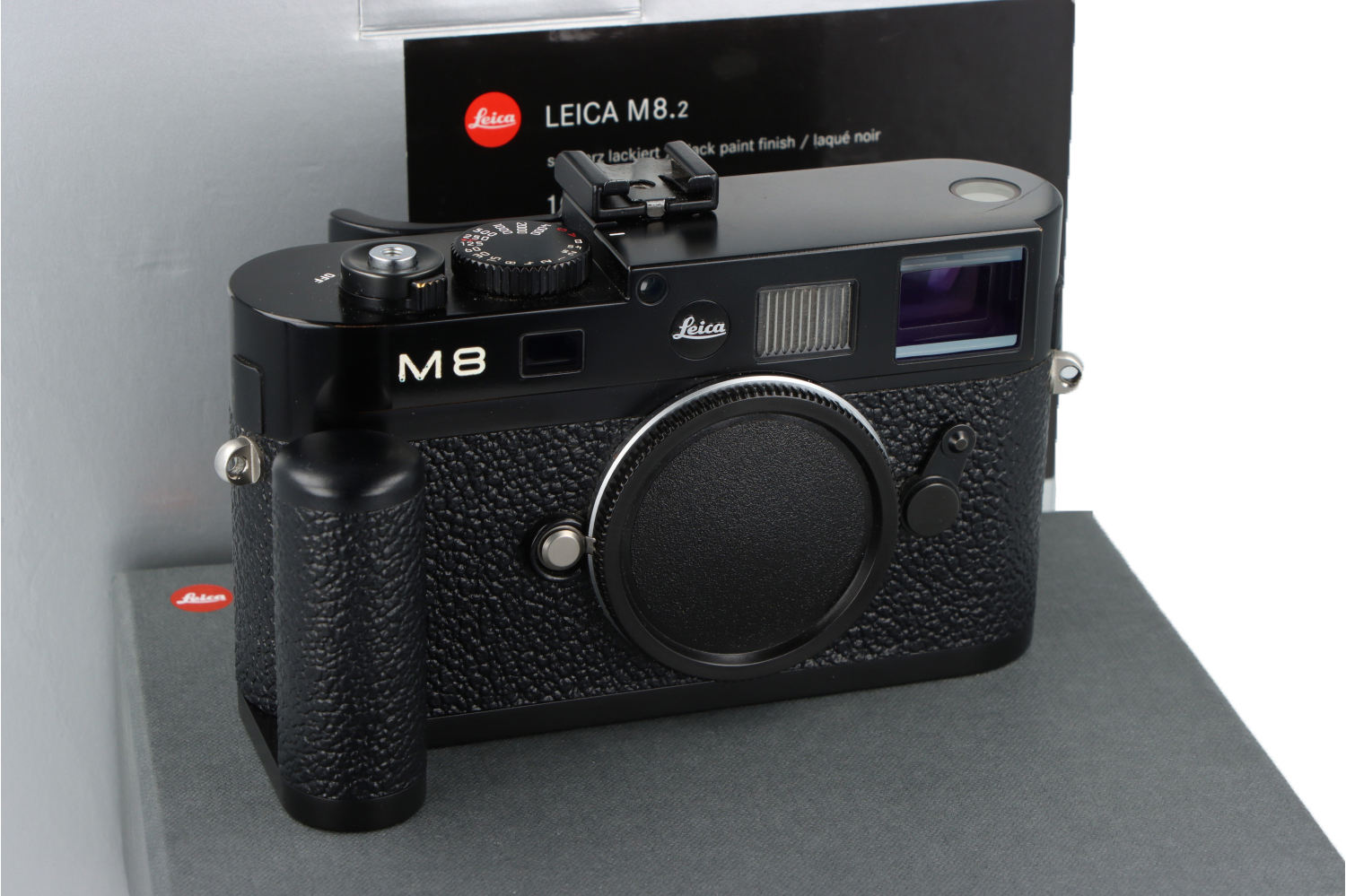 Kit Leica M8.2 Schwarz Lack + Griff + Daumenauflage (10711)