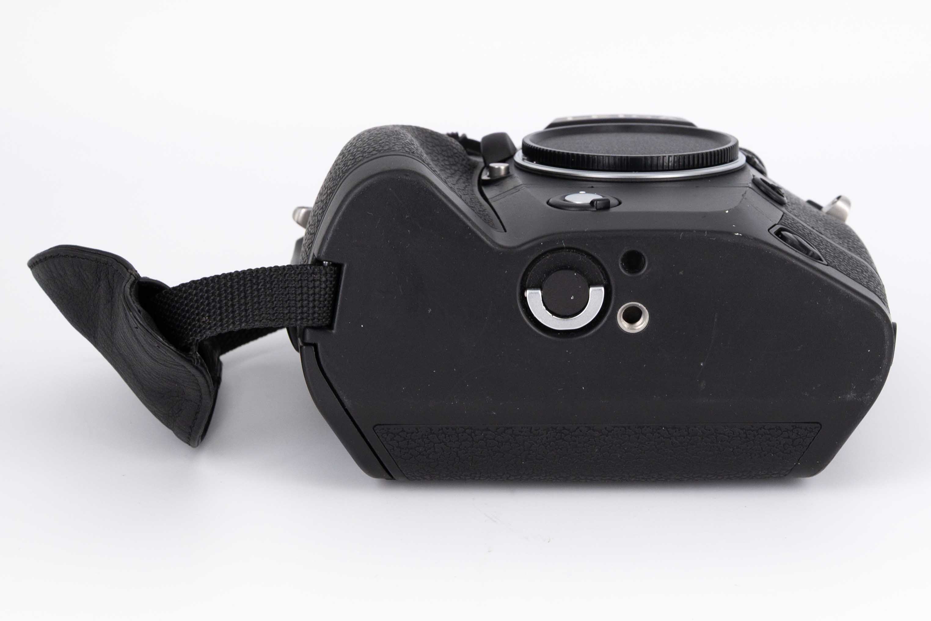 R8, schwarz verchromt