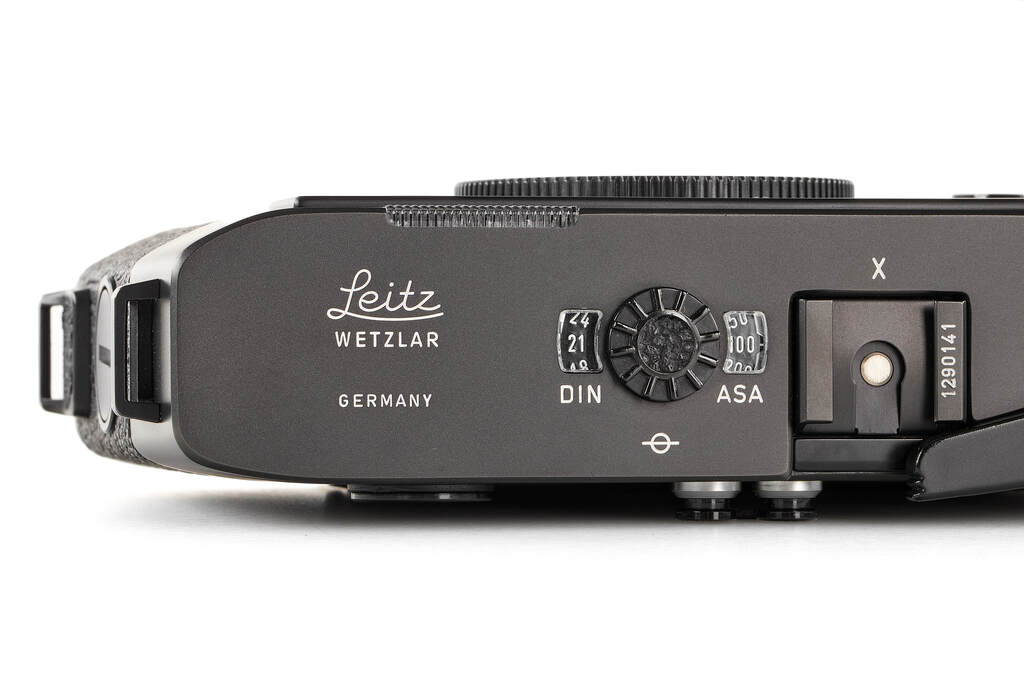 Leica M5 black 2-lug