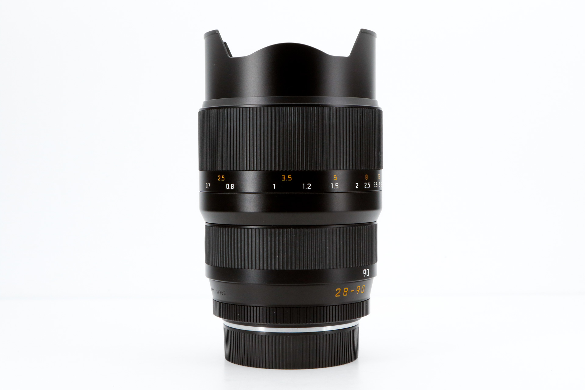 LEICA Vario-Elmarit-R 1:2,8-4,5/28-90mm ASPH. LEICA Vario-Elmarit-R 1:2,8-4,5/28-90mm ASPH.
