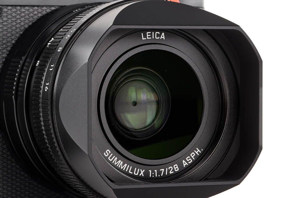 Leica Q3 19080 - like new with one year guarantee